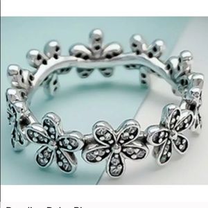Dazzling daisy Pandora ring